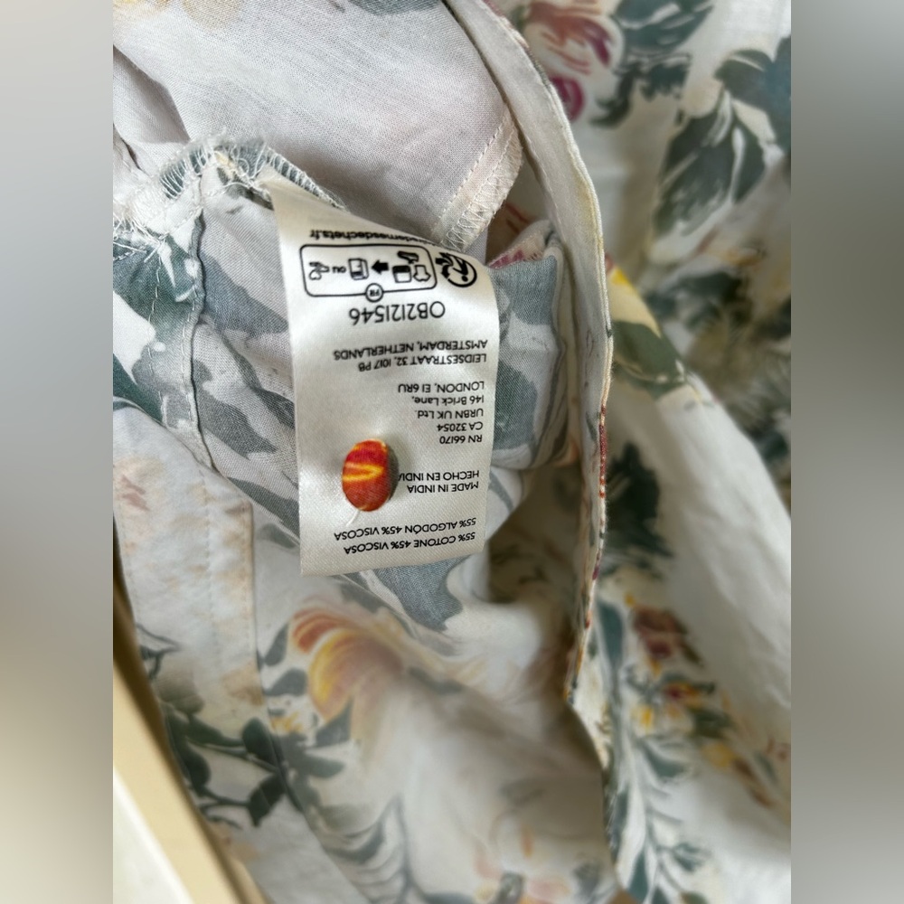 Pilcro Floral Button-Up Blouse in White with Green and Yellow size Small - Picture 6 of 7